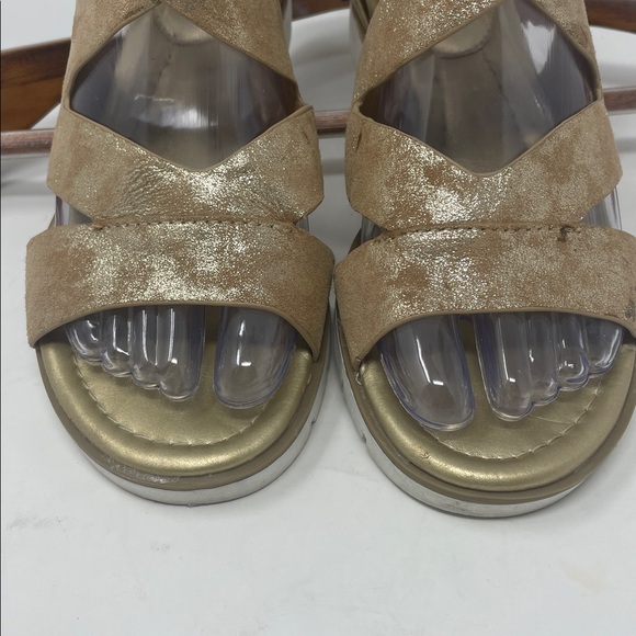 Sofft Gold and Tan Strappy Sandals Size 6 Excellent Condition - Picture 2 of 14